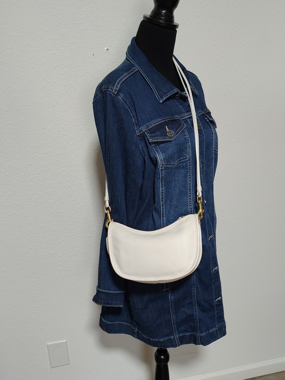 Vintage Coach Leather Swinger Crossbody Shoulder Bag Bone White Classic 80s USA - Picture 2 of 16